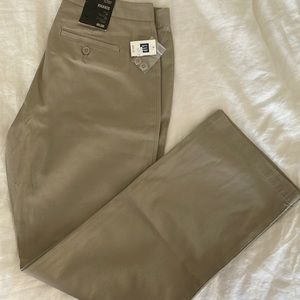 NWT a gap Flat front khaki pants 8